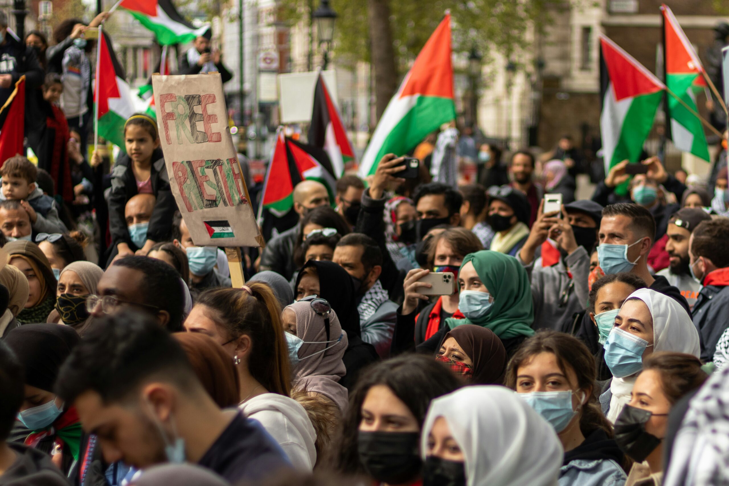london-police-arrest-hundreds-at-gaza-protest-supporting-palestine-action