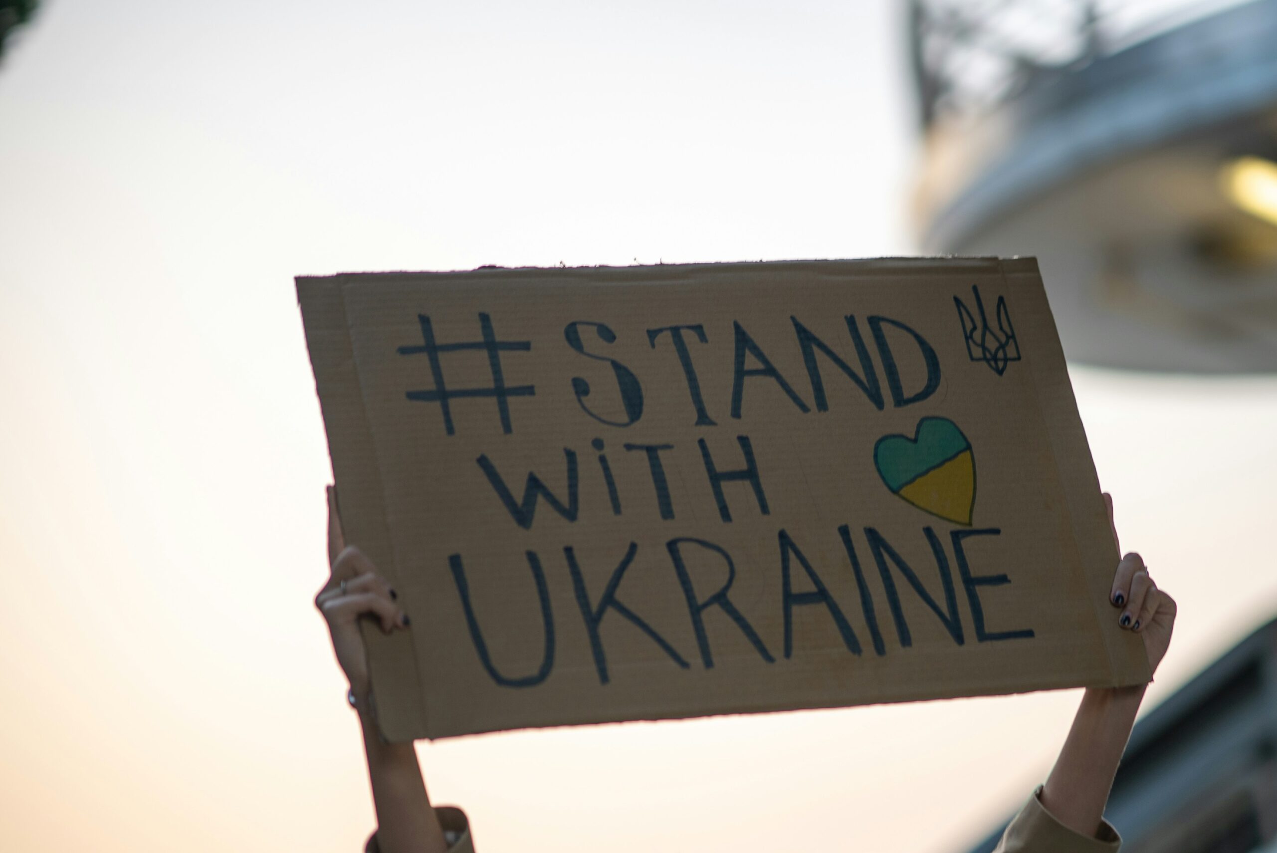ukraine-strikes-russian-oil-refinery-in-drone-attack-amid-diplomatic-talks