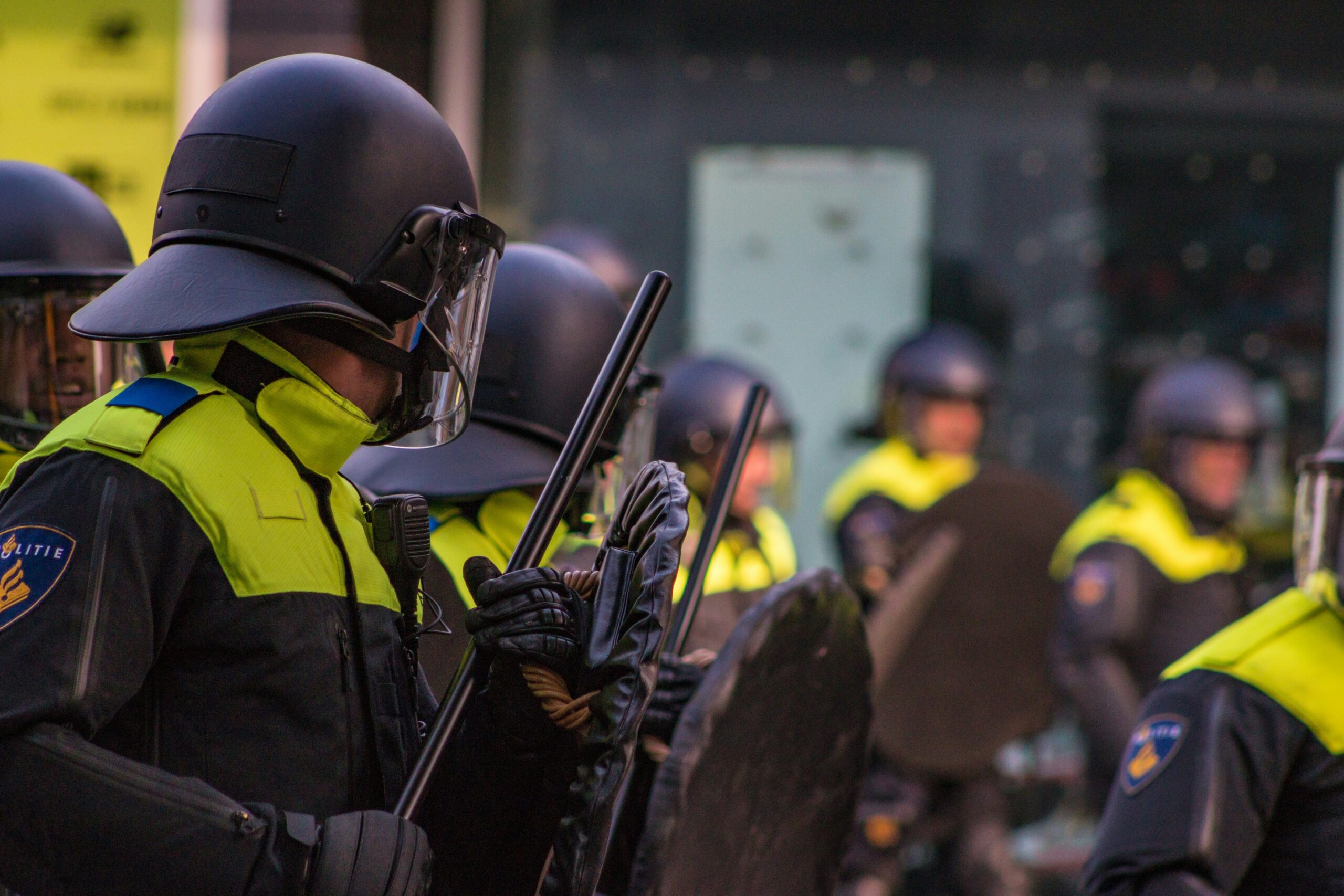 clashes-in-berlin-police-arrest-demonstrators-at-al-jazeera-journalists-protest