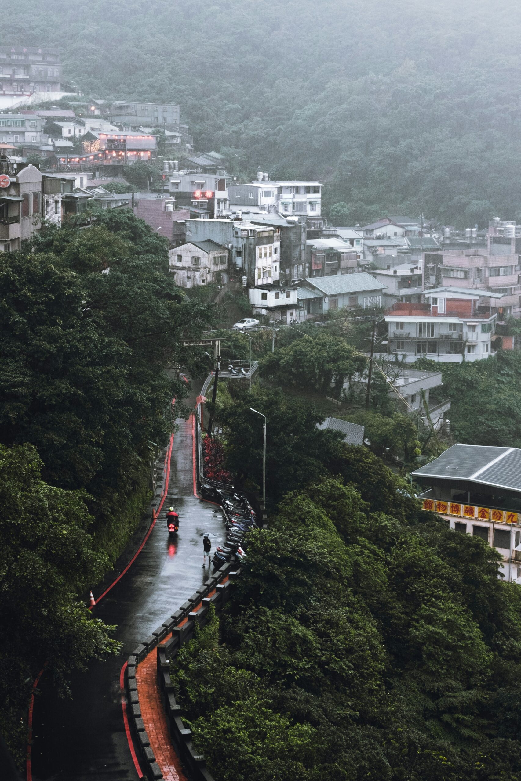typhoon-podul-escalates-threat-to-southern-taiwan-prompting-extensive-emergency-measures