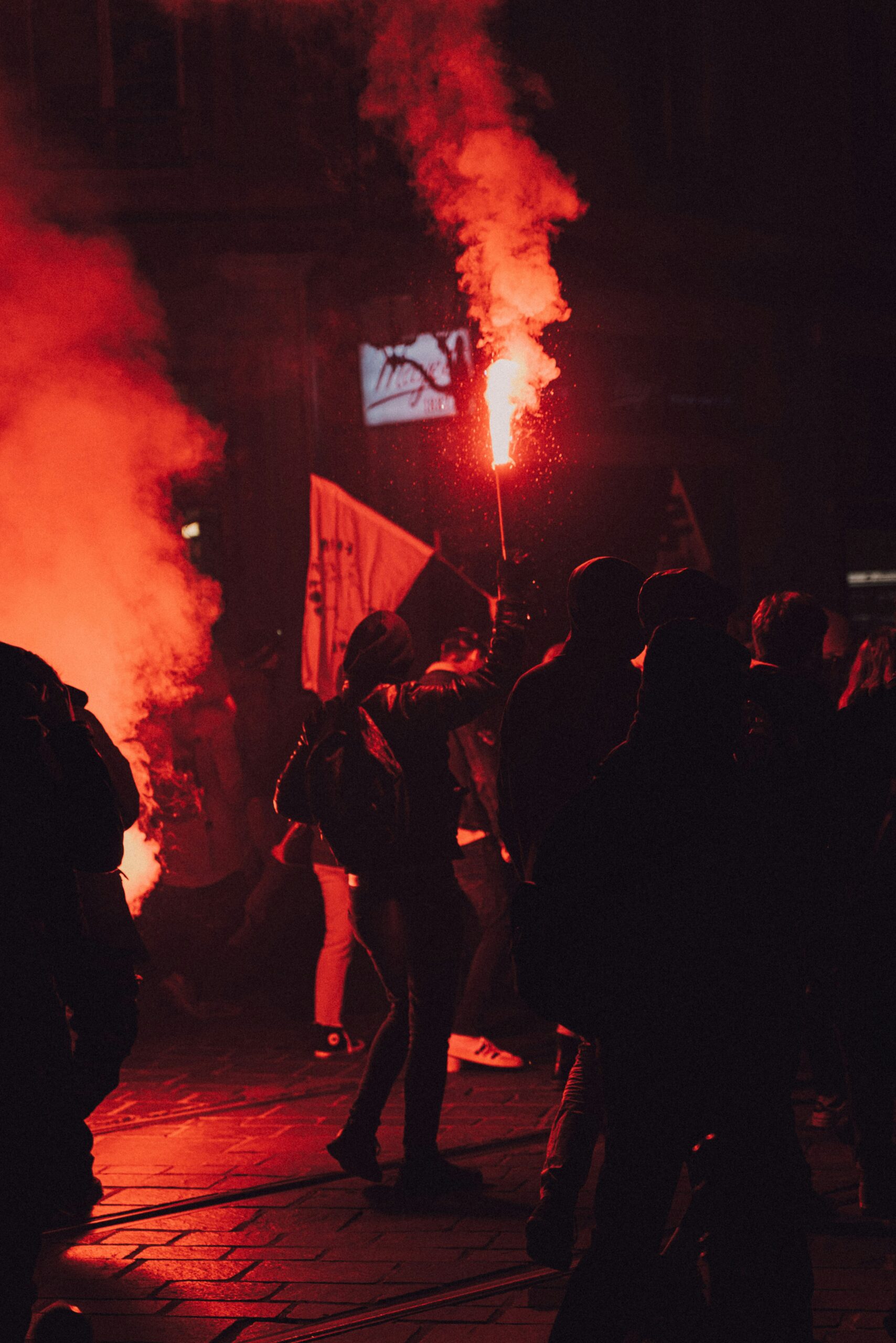 escalating-violence-in-serbia-protests-turn-chaotic-with-clashes-between-opposing-groups
