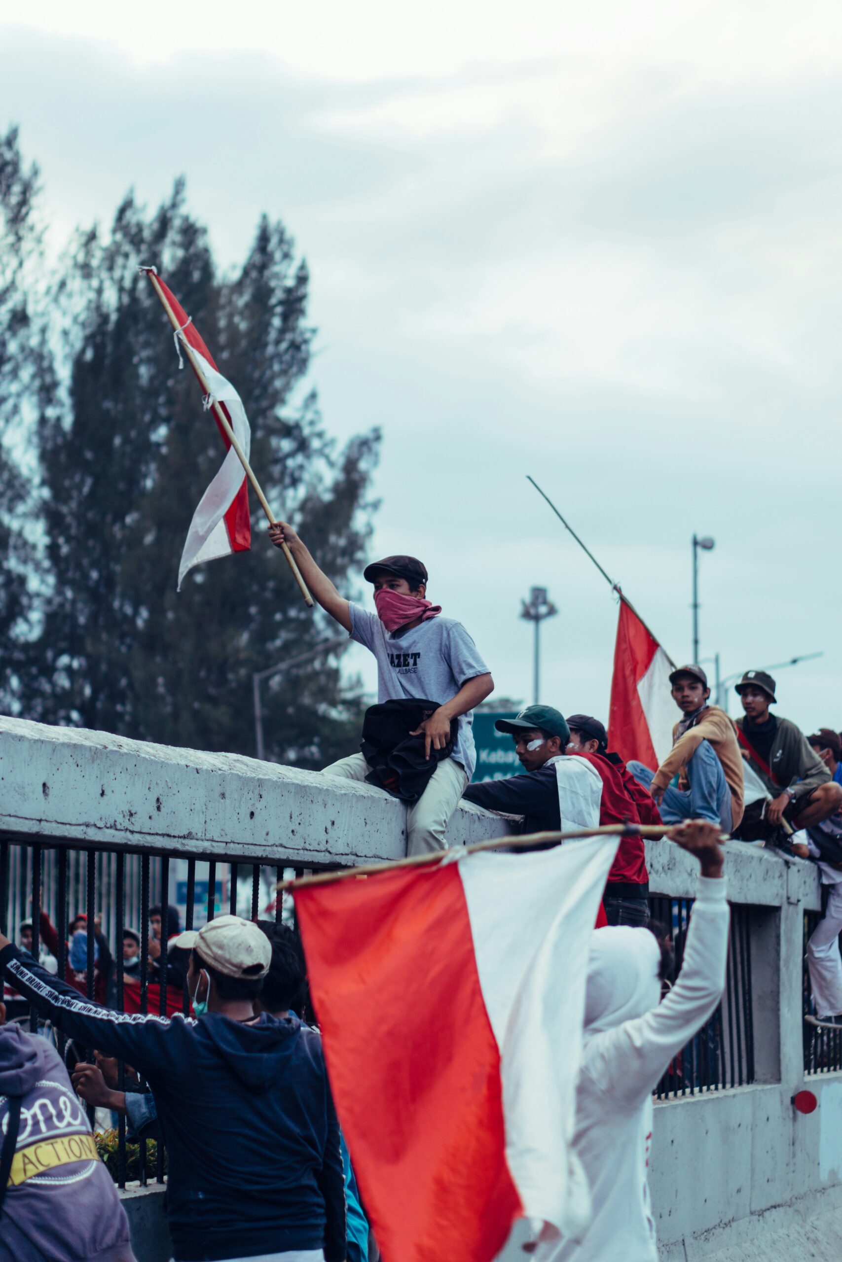 indonesian-citizens-raise-anime-pirate-flags-in-protest-during-80th-independence-celebrations