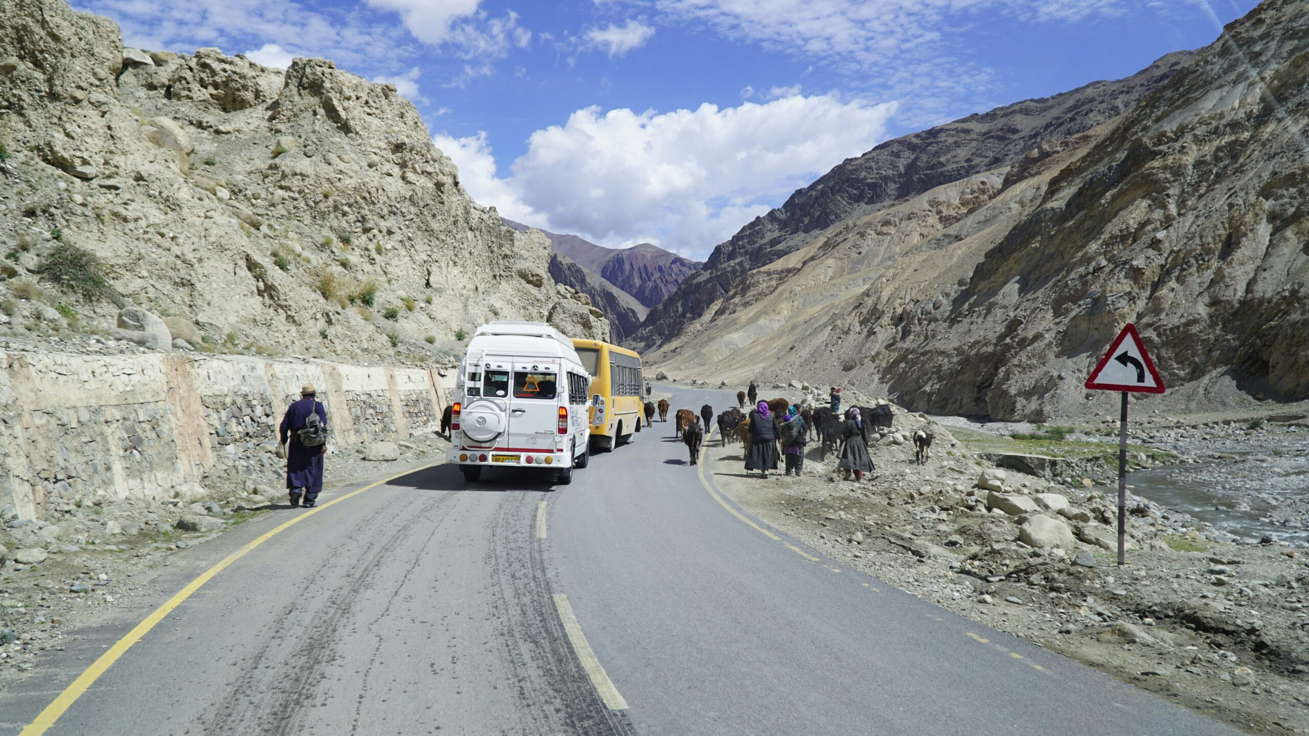 tragic-bus-crash-in-herat-claims-lives-of-80-deported-afghans