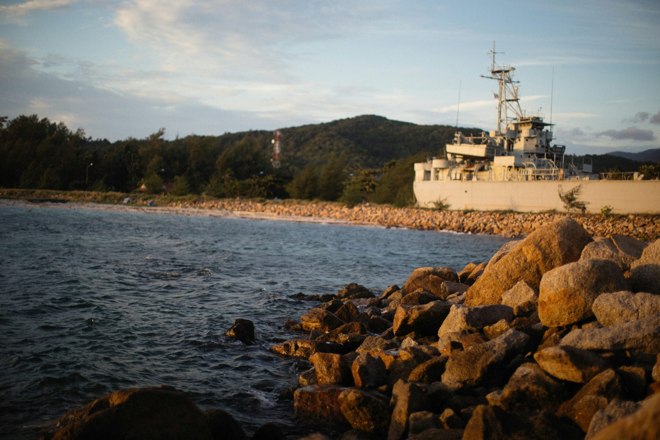 us-warships-set-to-reach-venezuelan-coast-amid-anti-drug-cartel-operation