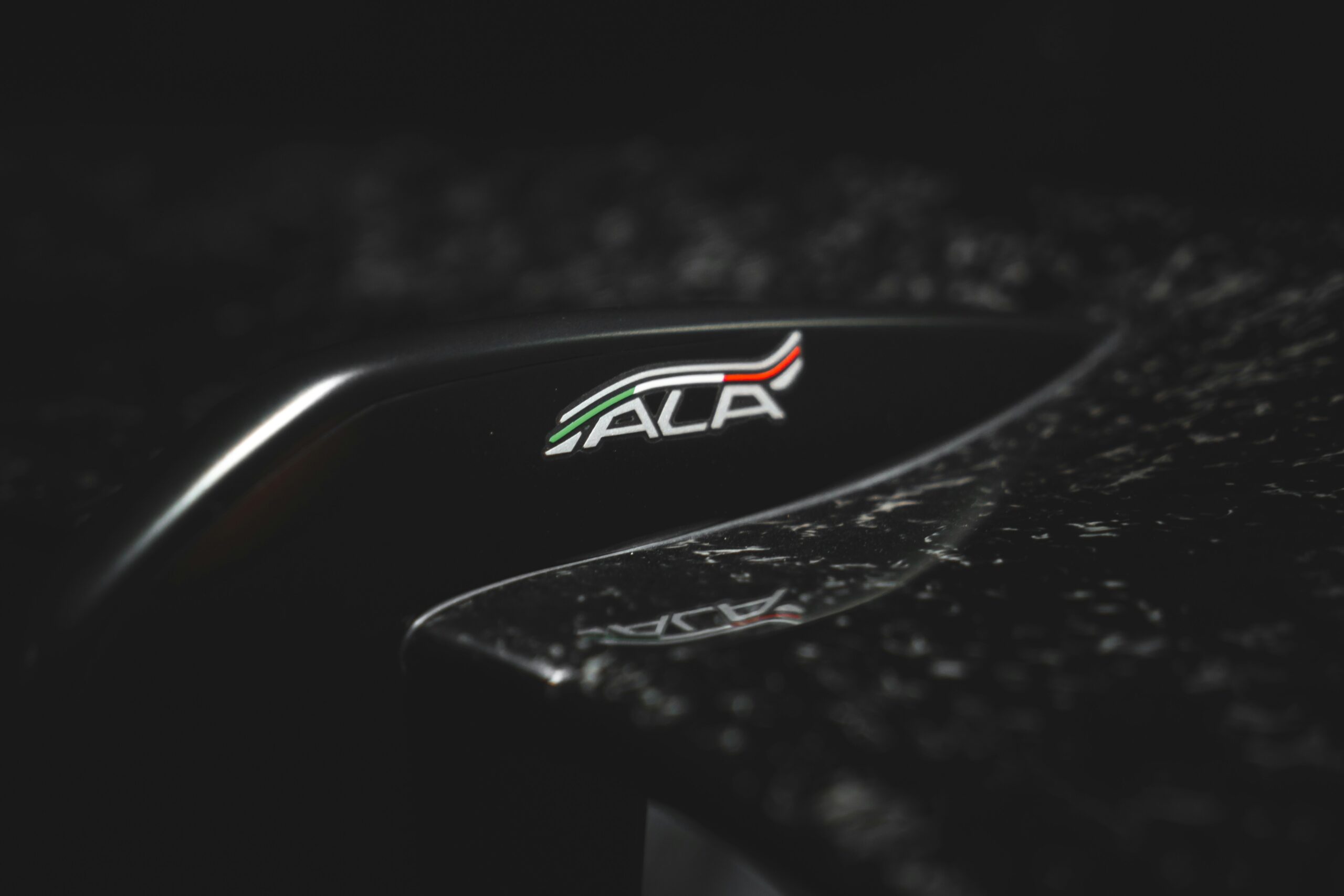 alonso-extends-contract-with-aston-martin-f1-team