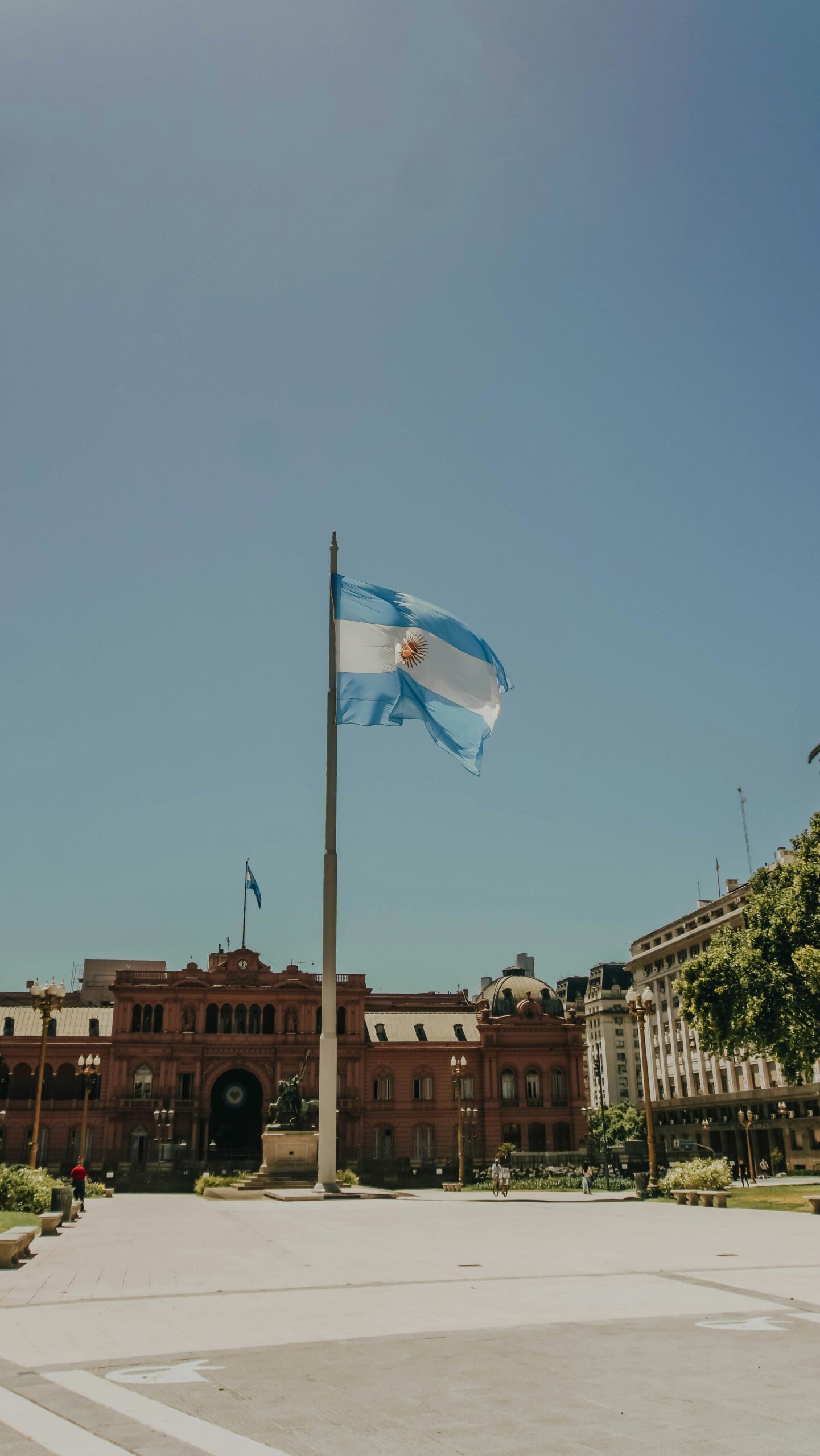 argentinas-milei-slashes-ministries-jobs-in-austerity-drive