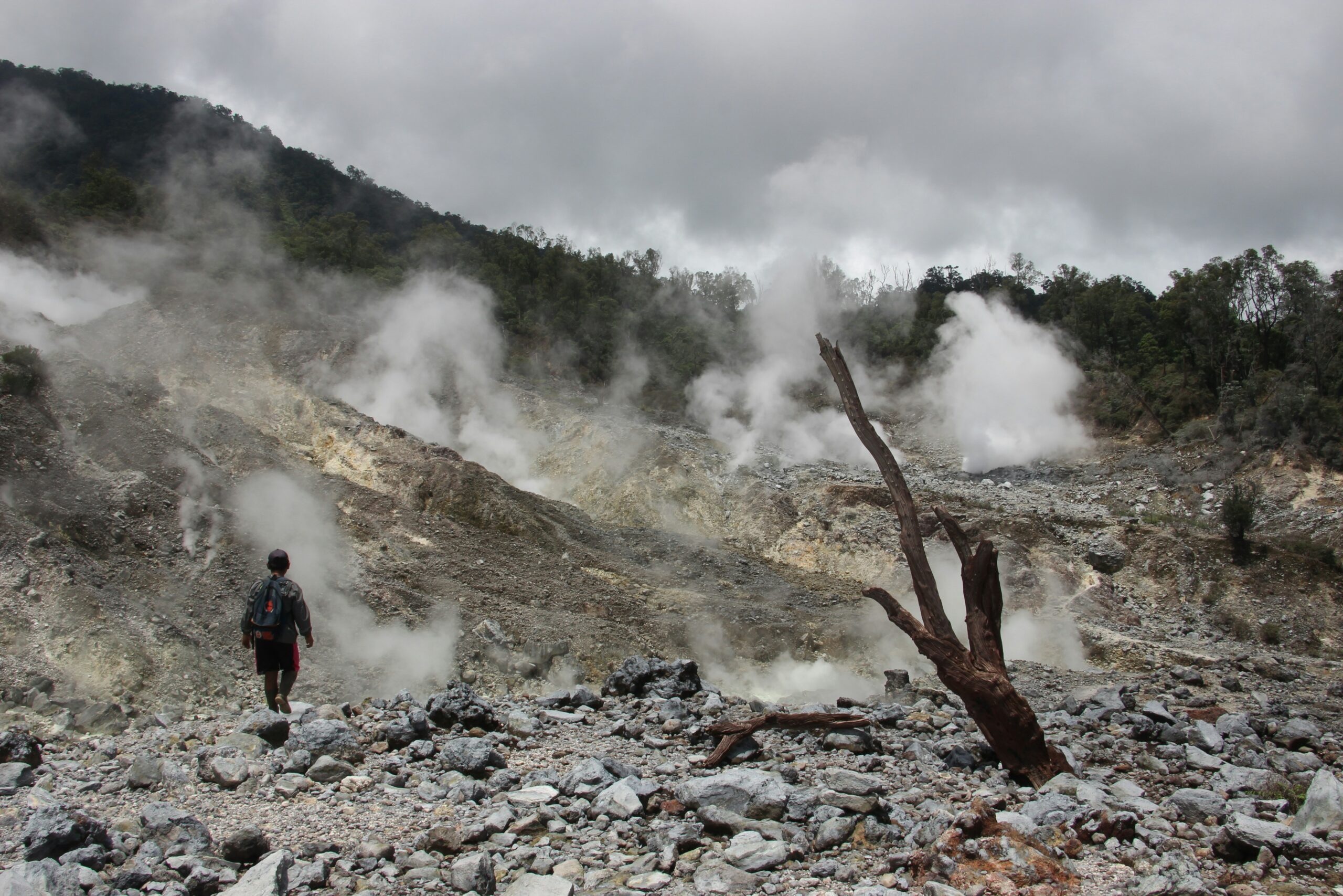 at-least-76-dead-in-massive-landslide-in-papua-new-guinea